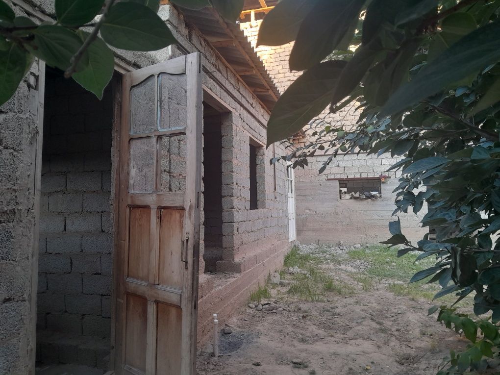 Uy.    Sotiladi Nazarbek