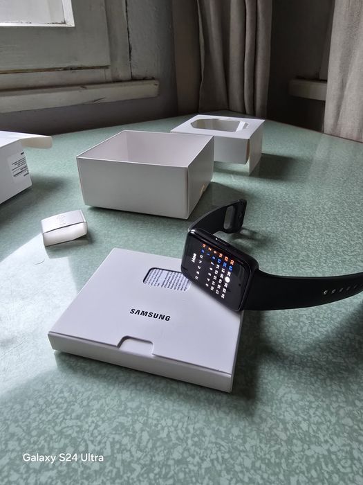 Чисто нова смарт гривна Samsung Galaxy fit 3