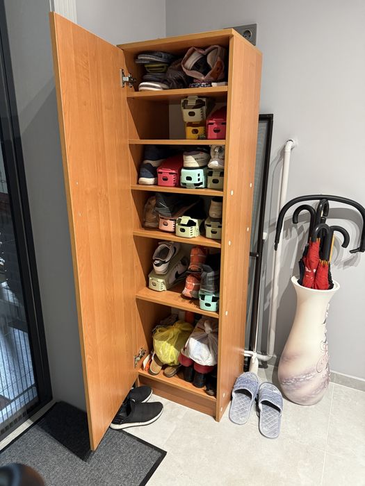 Шкаф в прихожую деревянный