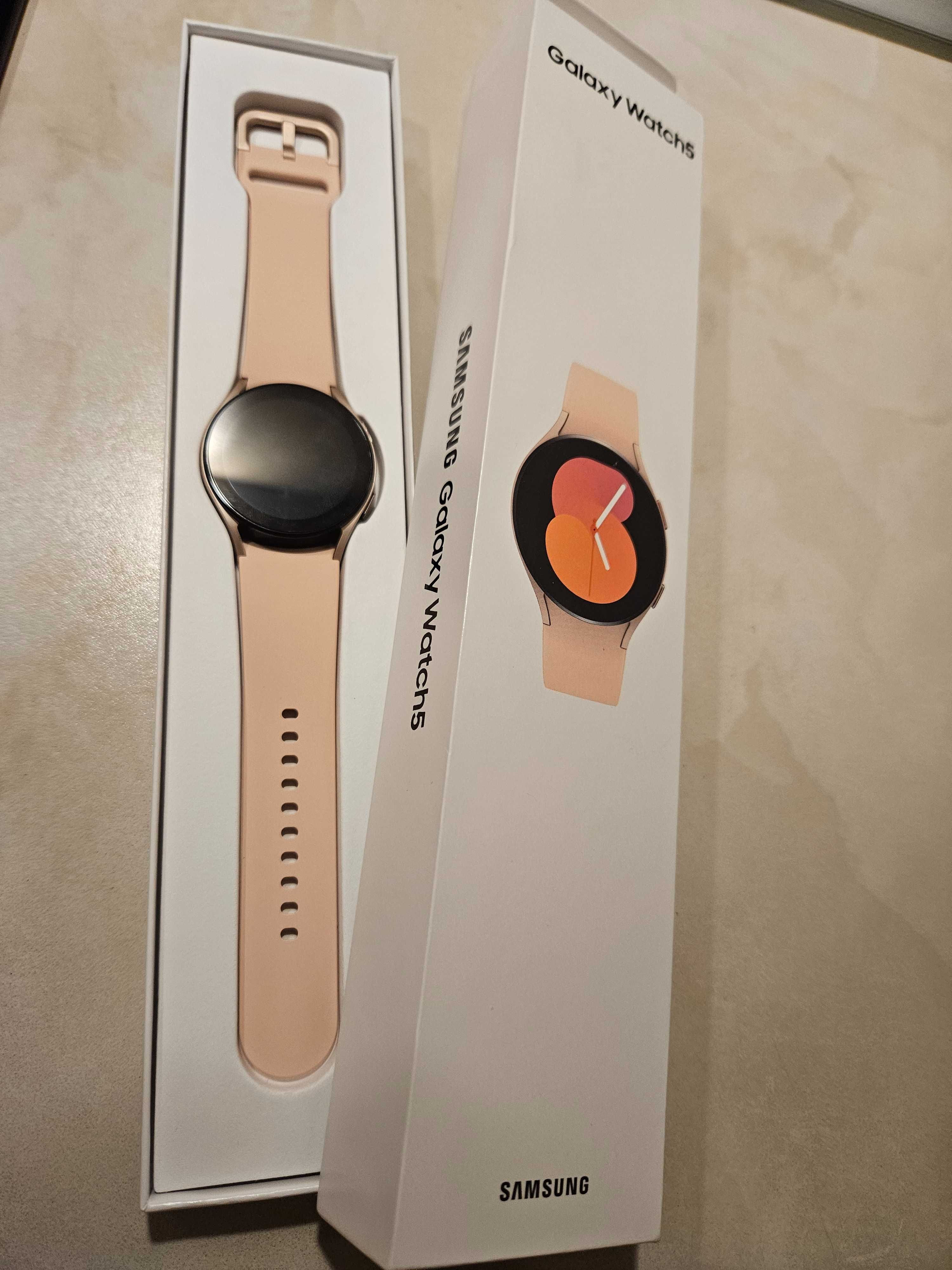 Смарт часовник Samsung Galaxy Watch 5 нов