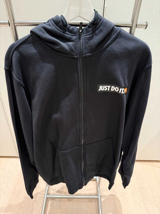 Едро – оригинални анцузи Nike / BOSS, големи размери – ново състояние