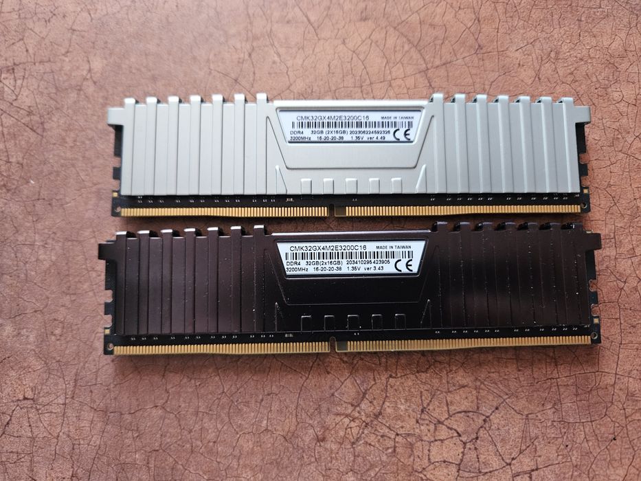 Kit memorii 2x 16GB DDR4 3200Mhz Corsair Vengeance LPX dual channel