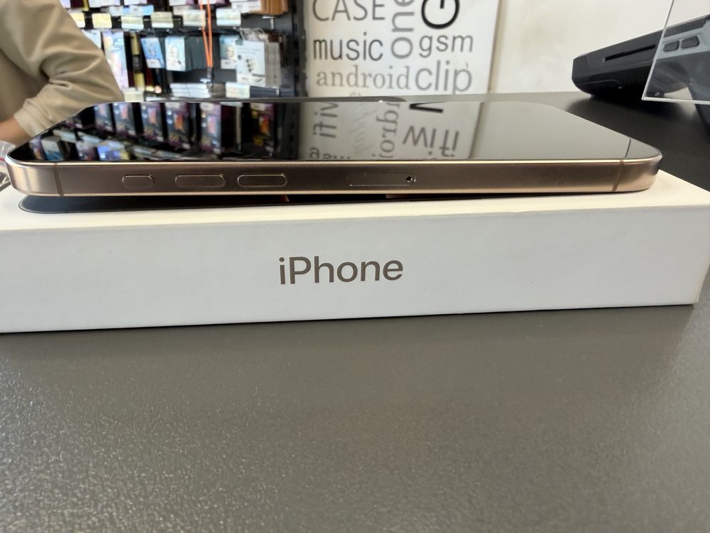 iPhone 16 Pro Max 256GB – перфектен, с кутия, кейс и гаранция