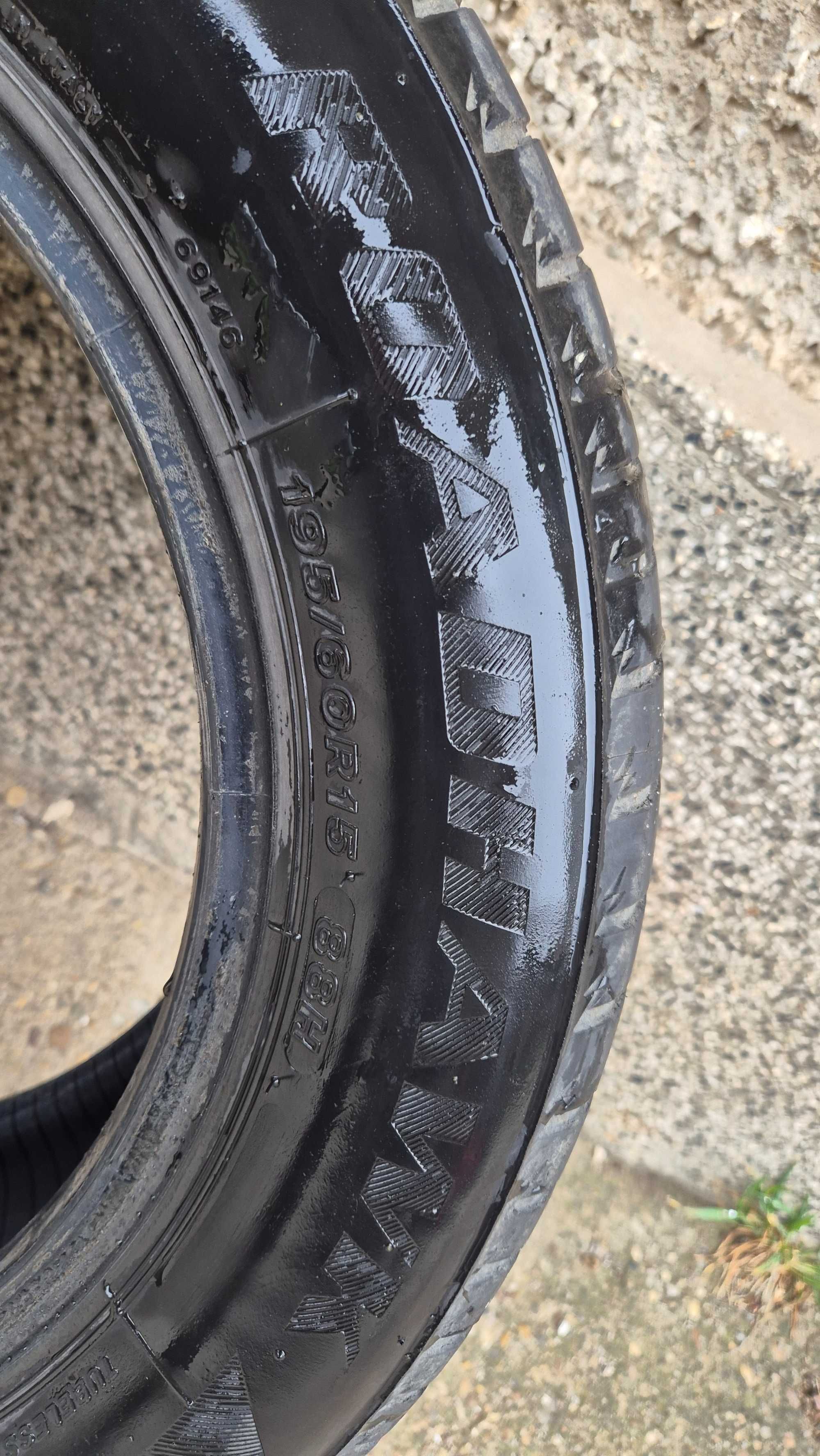 2 броя летни гуми FIRESTONE ROADHAWK 195/60 R15 88H