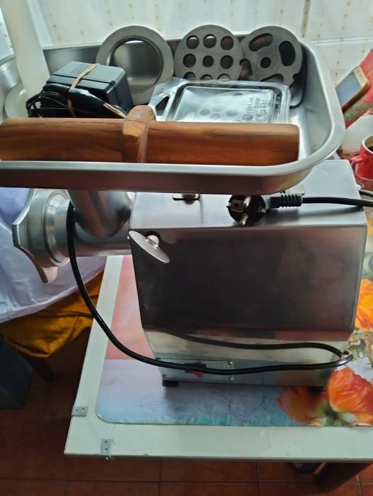 Mașină de tocat carne profesională