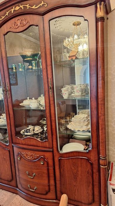 сервант в зал, в гостинную