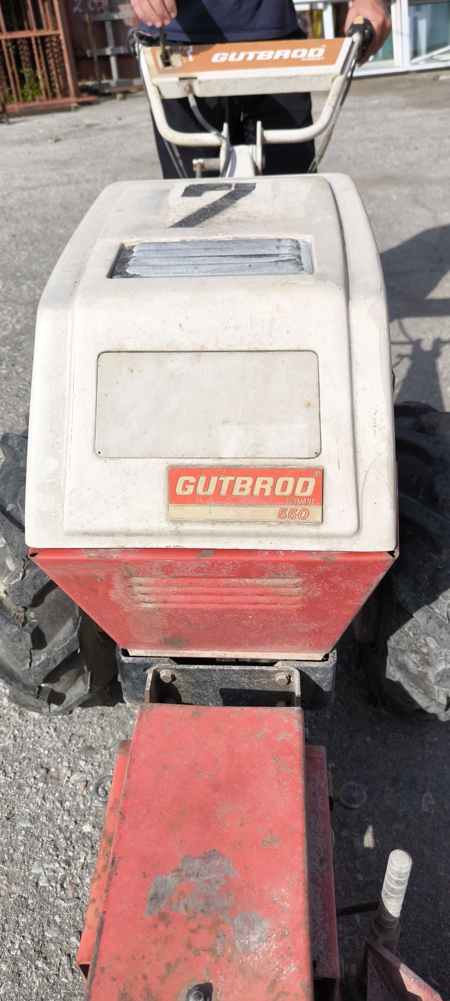 Моторна метла GUTBROD G550