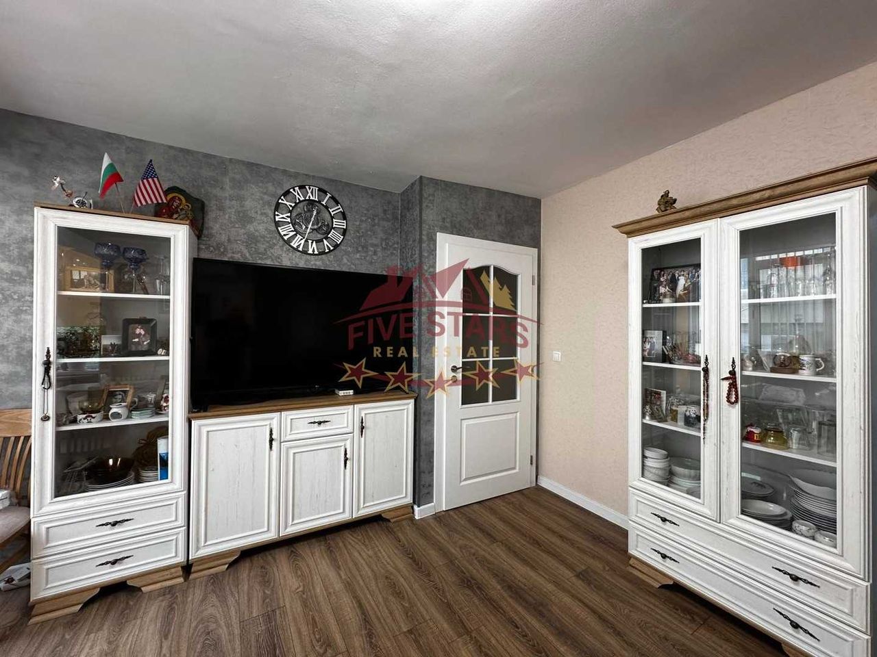 Продава се Двустаен апартамент в Варна, Възраждане 1 - 85 кв.м за 2177 €/кв.м - Снимка #3