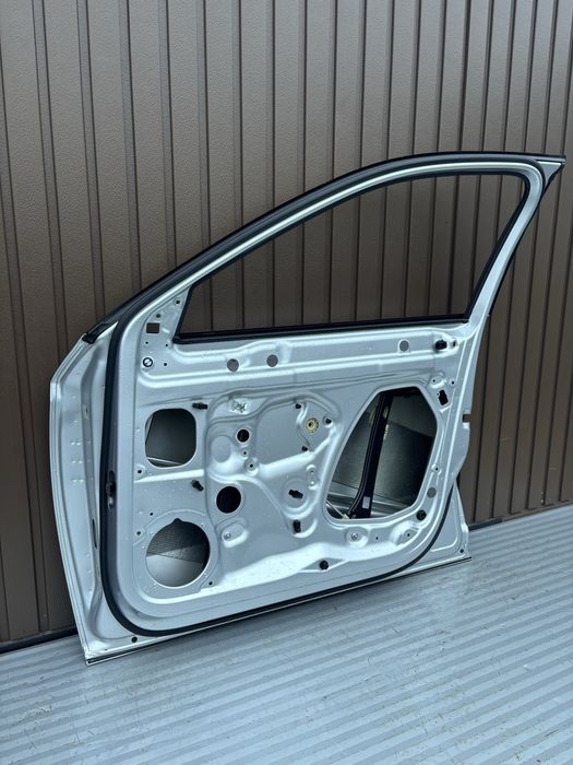 Usa dr fata  Skoda Superb 3 cod de culoare LA7W  2015-2020