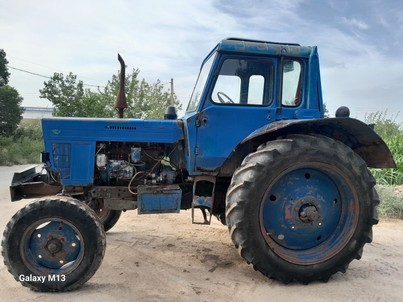 Yurb turgan Traktor sotladi