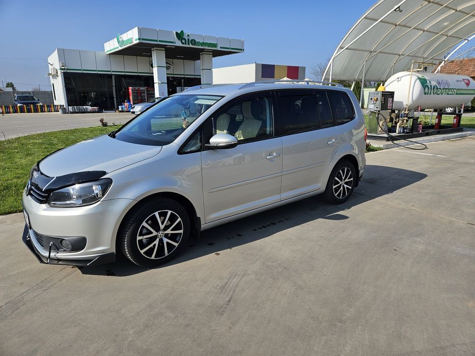 Vind wolkswagen touran 1.6 2013 mai multe detalii la telefon