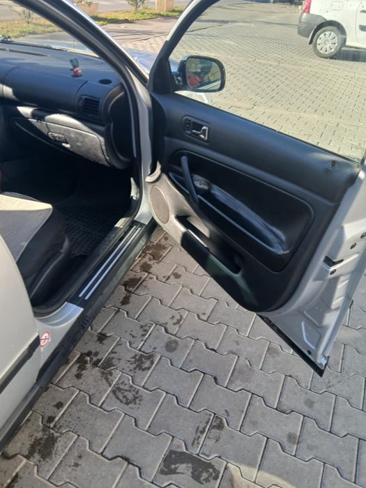 Vand masina in stare buna.