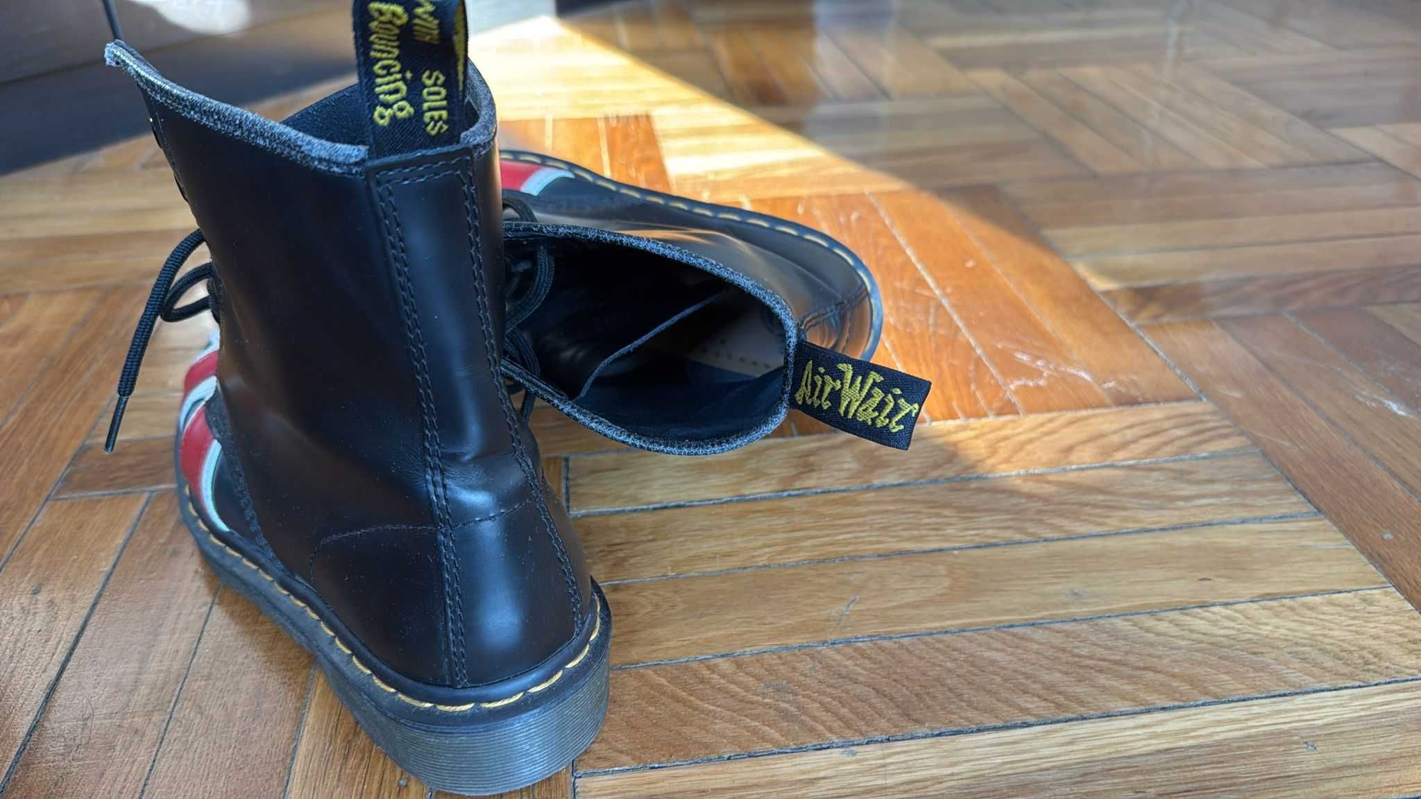 Bocanci Dr. Martens steagul UK. mărimea 42.