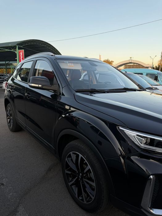 кроссовер Bestune T33