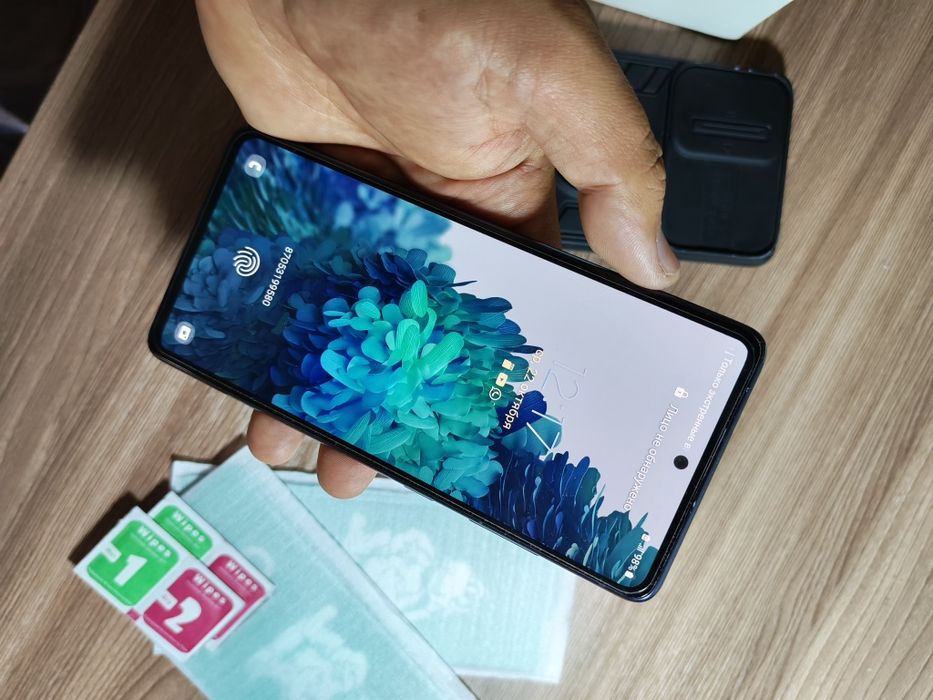Samsung S20 fe в хорошем состоянии