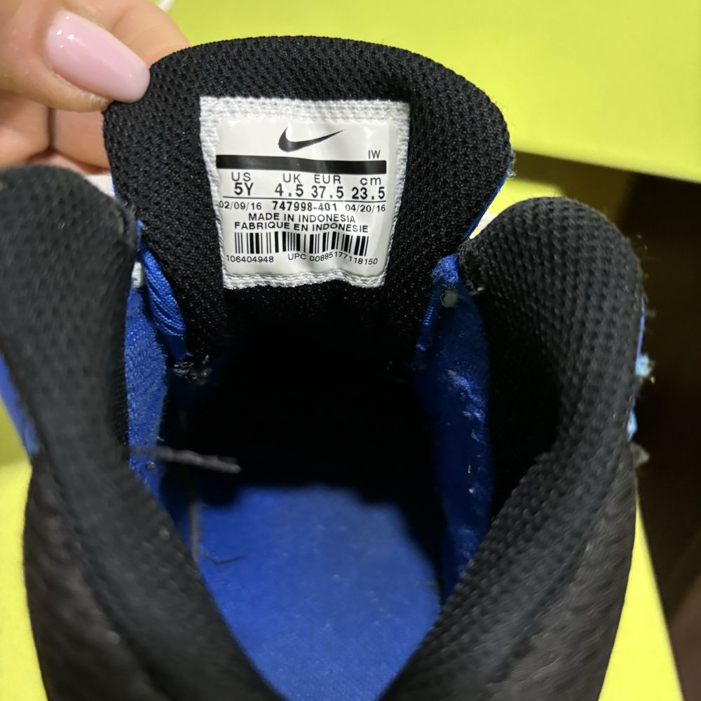 Nike Team Hustle D7 37.5