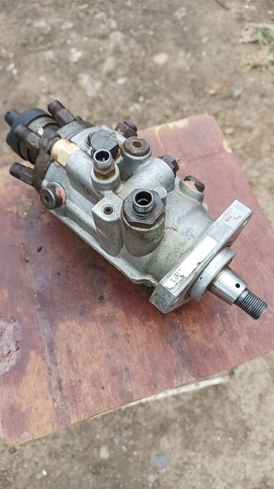 Vând pompa injecție rotativa.