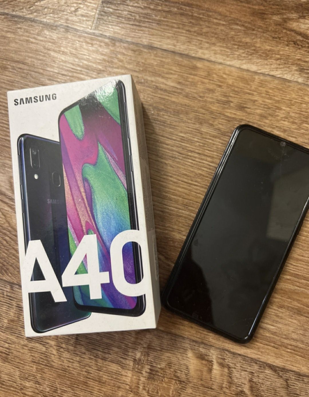 Продаю Samsung Galaxy a40