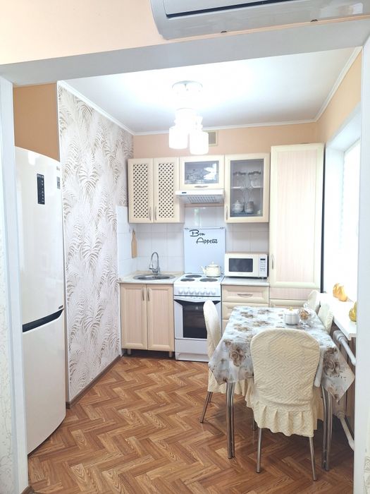 Срочно в центре продаётся  3-комнатная квартира по ул.  Абай 22 "а"