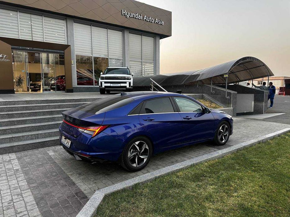 Продаётся Elantra Luxe 2.0 л 2021