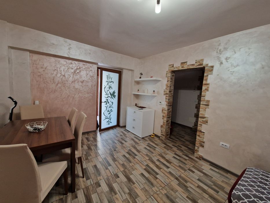 Închiriez apartament