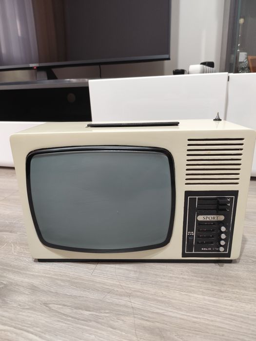 televizor portabil alb-negru de epocă, modelul "Sport Solid State