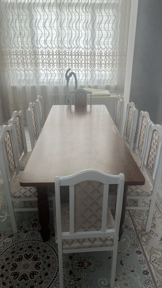 Стол с стульями
