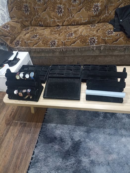 Продам для часов,цепочек и браслетов , держали.