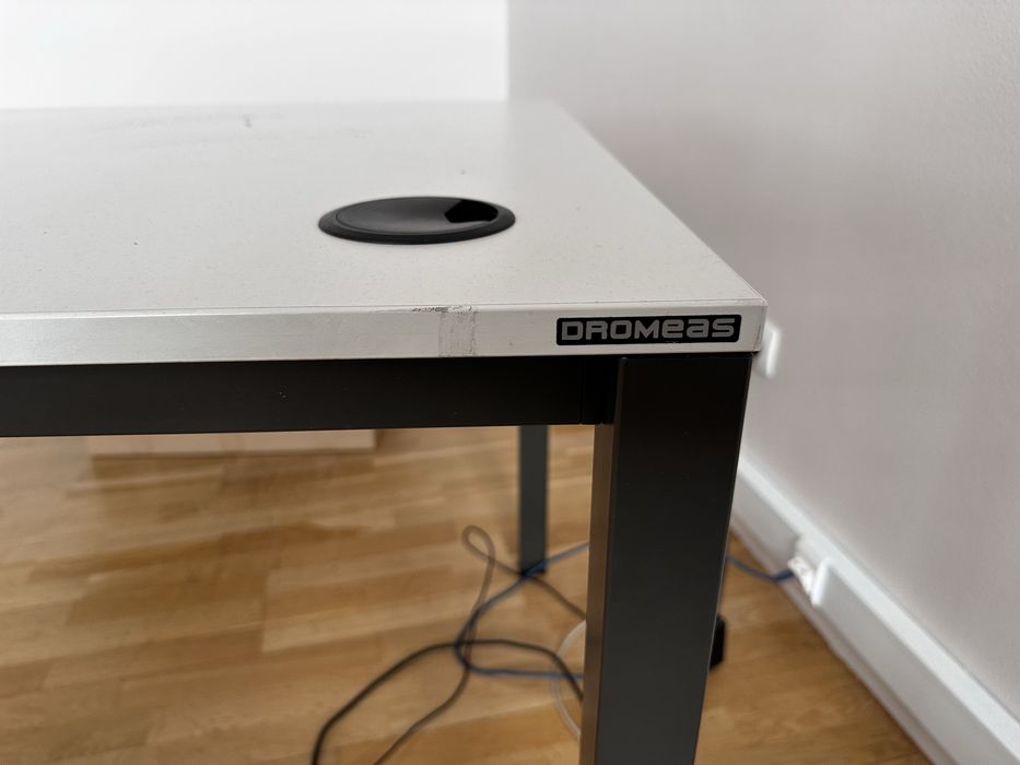 Офис бюро Dromeas – 165x80 см, метална регулируема основа