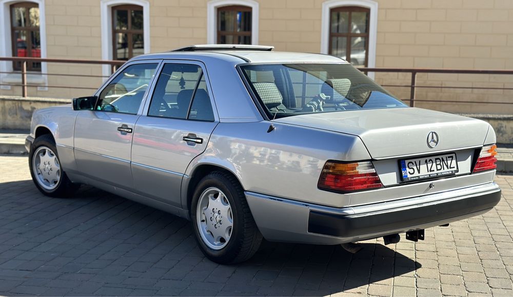 Mercedes-Benz W124 200E-16