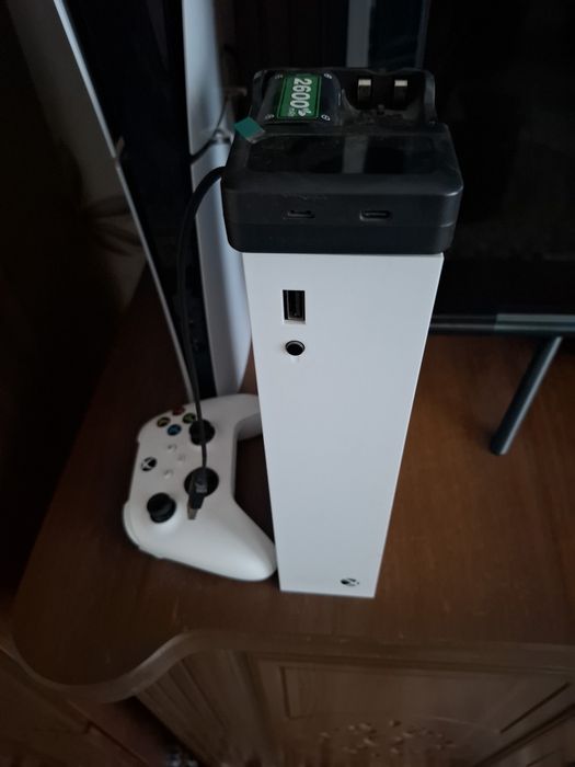 Продам Xbox Series S отличном состоянии, как новый