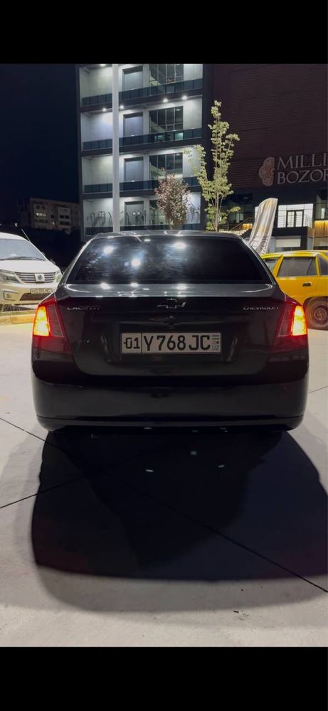 Qora jentra 2014 yil qora rang 252.000 yurgan 4 gaz p