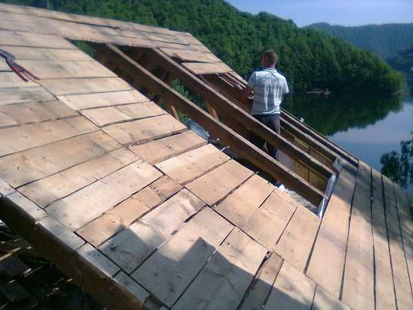 geam velux acoperis montaj