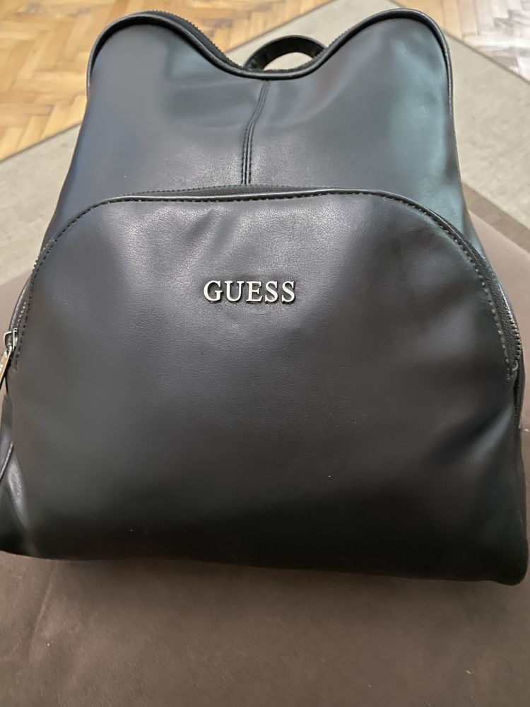 Дамска раница Guess