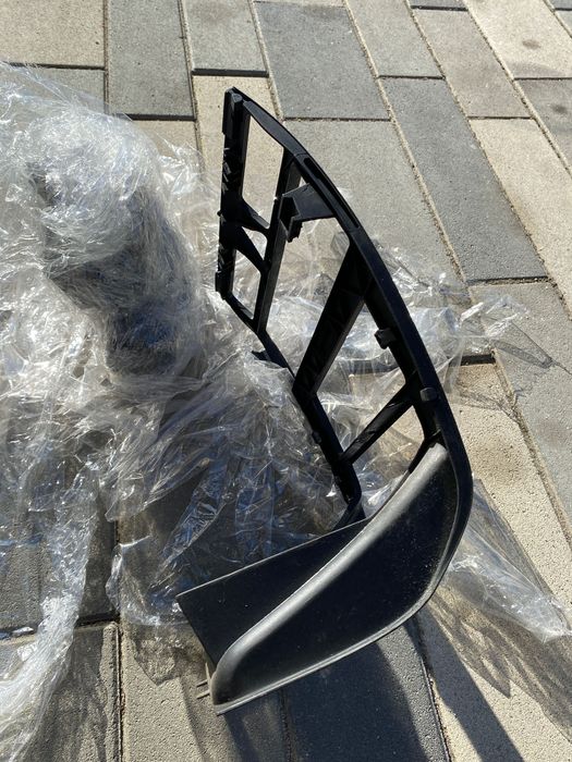 Продавам рамка около радиото за Audi A3 8L преди фейса