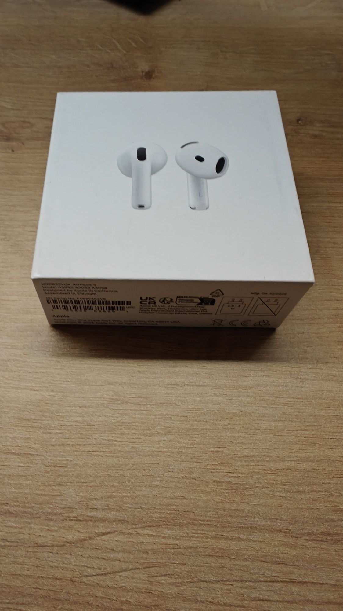 Apple Airpods 4 слушалки, нови, неотваряни, от емаг