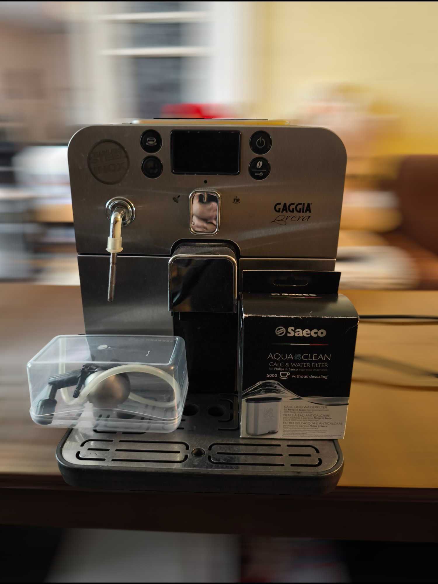 Продавам Saeco Gaggia с аква филтър и капучинатор