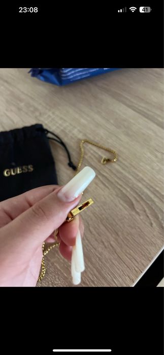 Lantișor Guess purtat o singura data