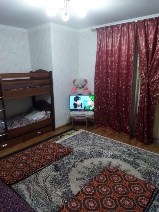 Qorasuv 6 2 xonalik uy sotiladi