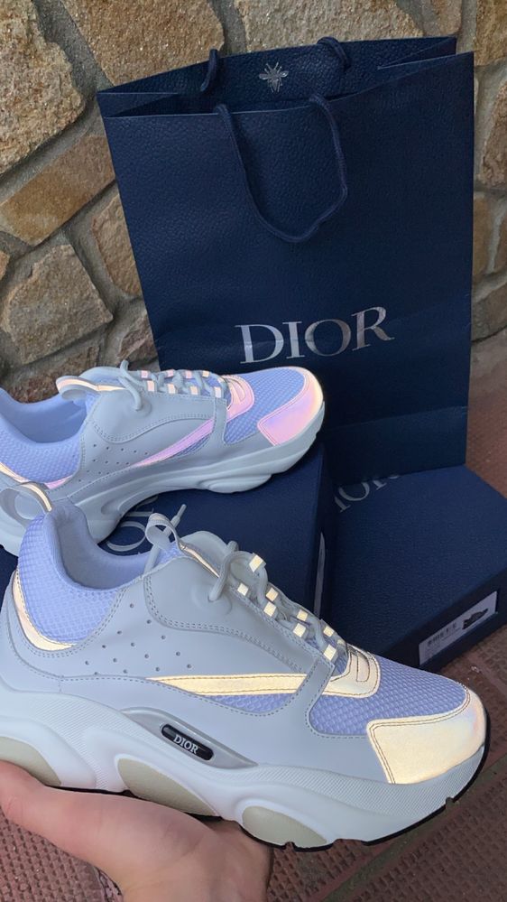 Dior b 22.