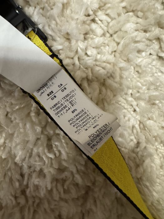 Curea galbenă subțire Off White