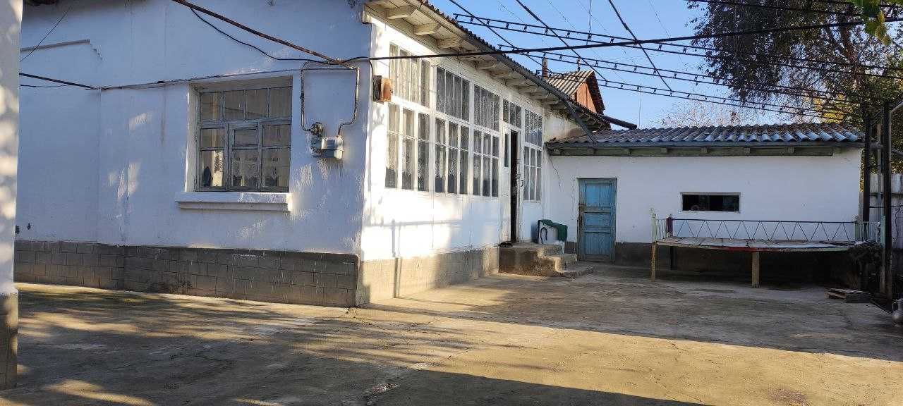 Uy sotiladi kelishgan narxda
