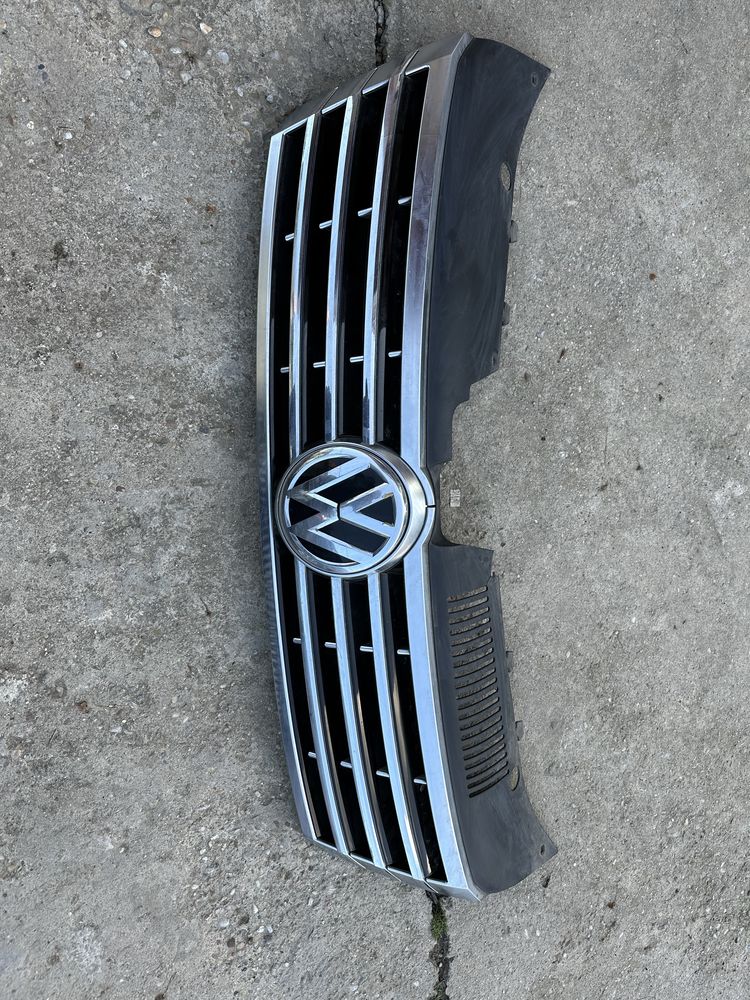 Grilă radiator vw passat cc facelift.cod:3c8853653.a.