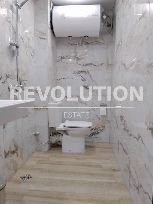 Дава се под наем Едностаен апартамент в Варна, Център - 45 кв.м за 375 € - Снимка #4