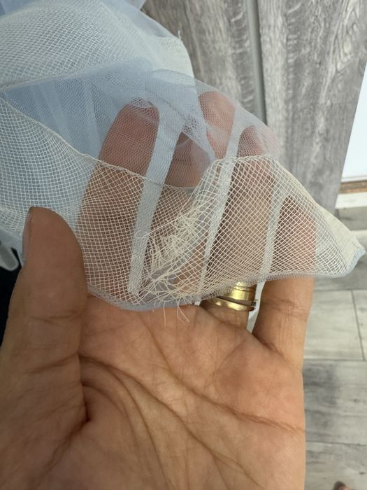 Vand rochita albastra puratat la cununie