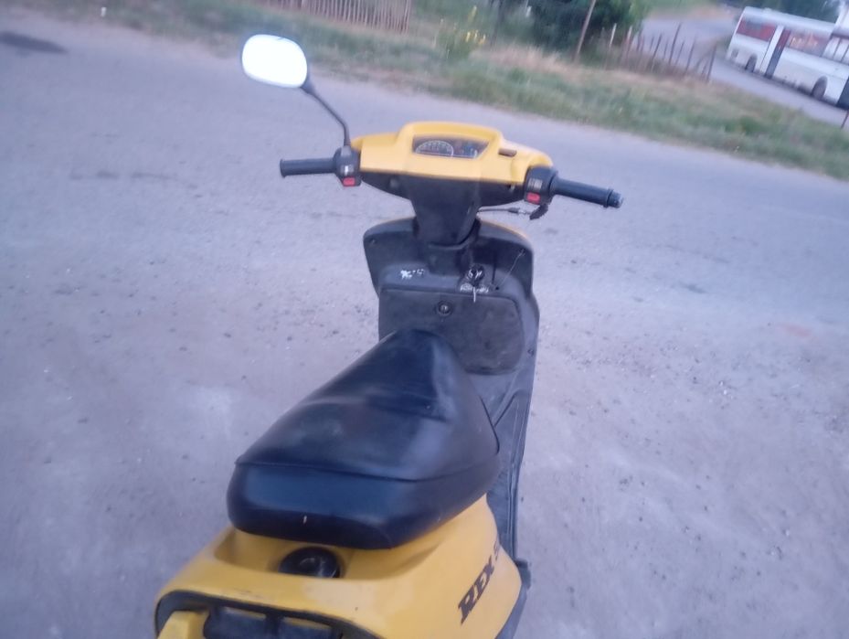 Vând scuter 2 timpi merge foarte bine