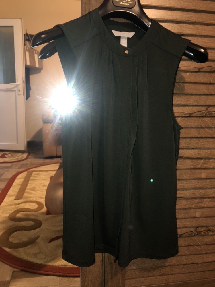 Bluza de vara h&m de dama verde inchis/ kaki cu nasture auriu