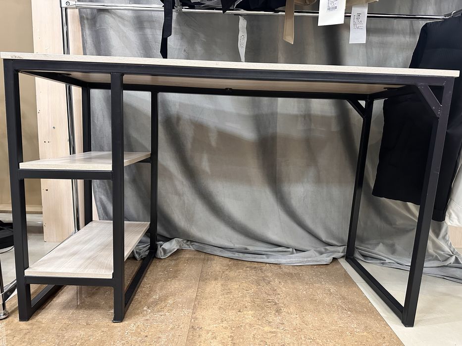 Супер прочный стол, железное основание и деревянная столешница