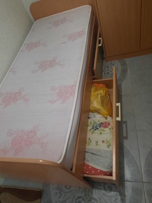 Продам кровать б/у одно спальное