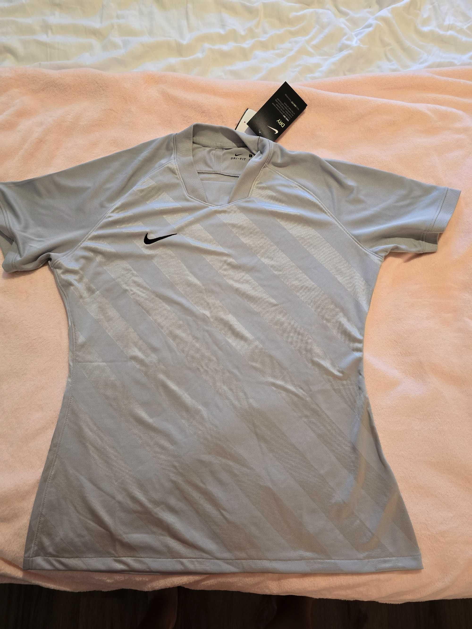NIKE тениска. Закупена в Америка .Размер L